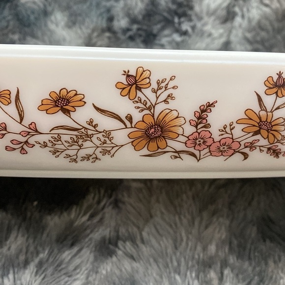 Country Autumn / Woodland Pyrex
OBLONG Casserole,
Wildflower - Picture 7 of 16